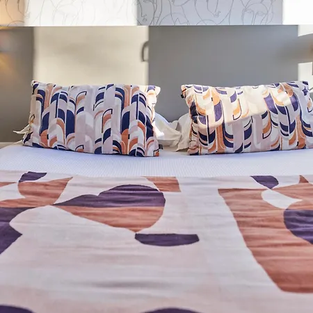 Le Corbusson Hotel 3*
