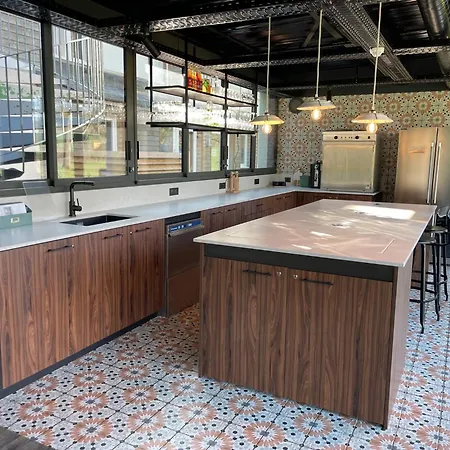 Le Corbusson Laval Ouest Hotel 3*