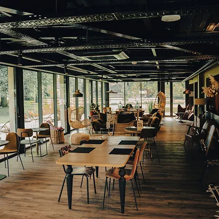 Le Corbusson Laval Ouest Hotel