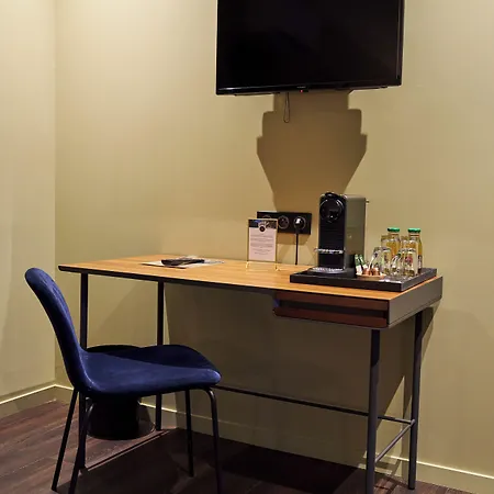 Hotel Le Corbusson Laval Ouest 3*