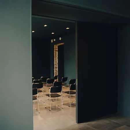 Le Corbusson Laval Ouest Hotel
