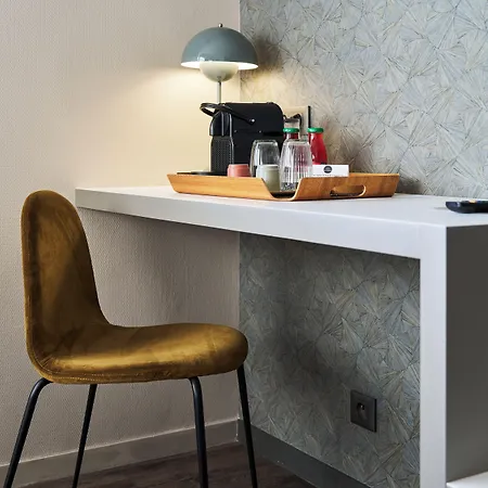 Le Corbusson Laval Ouest Hotel