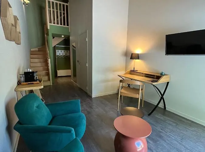 فندق Le Corbusson Laval Ouest