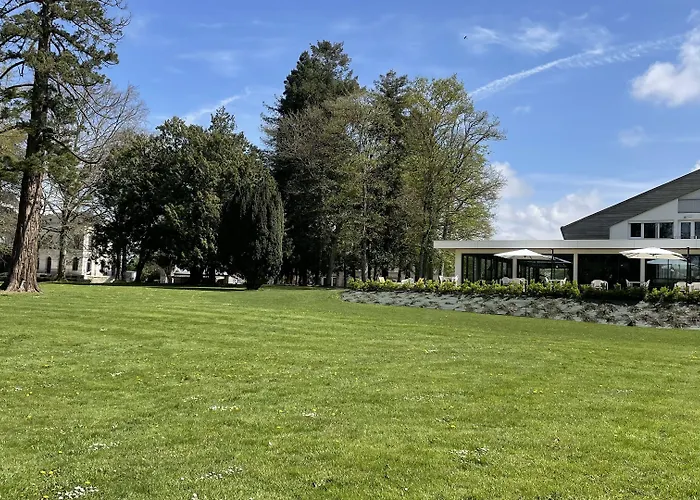 فندق Le Corbusson Laval Ouest 3*