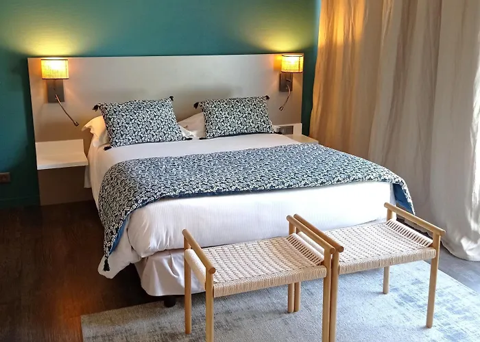 Le Corbusson Laval Ouest Hotel