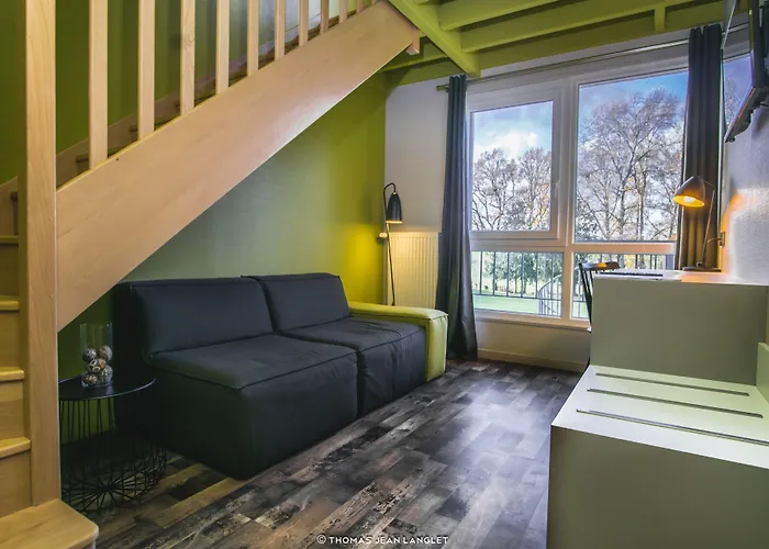 فندق Le Corbusson Laval Ouest 3*