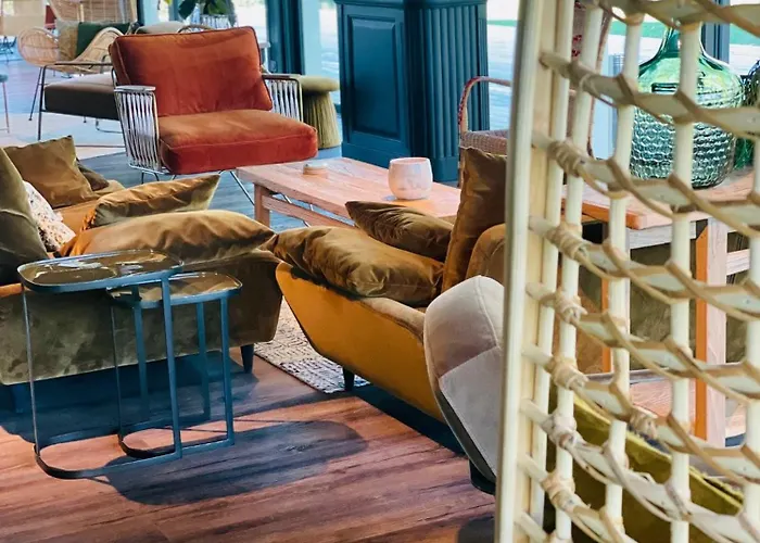 Le Corbusson Laval Ouest Hotel