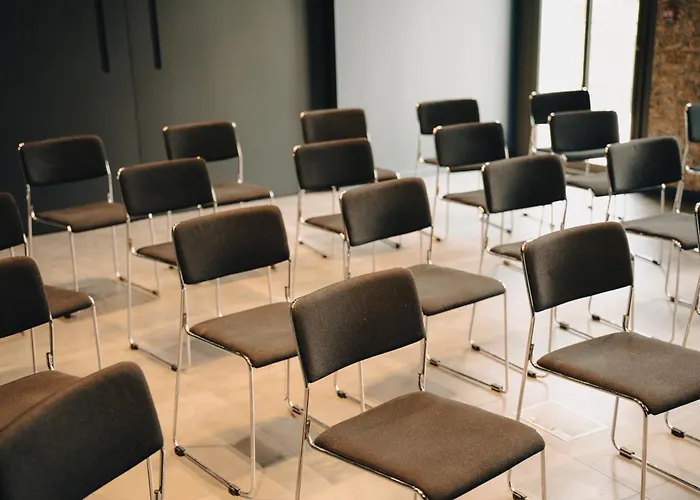 فندق Le Corbusson Laval Ouest 3*