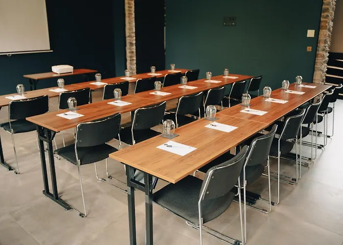 Le Corbusson Laval Ouest 3*