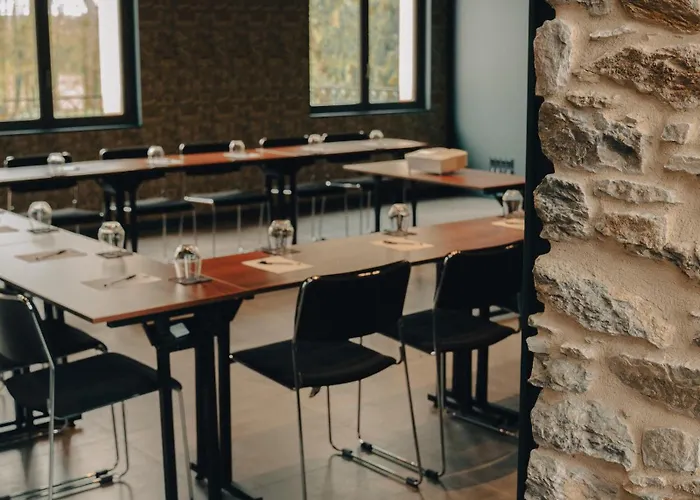 Le Corbusson Laval Ouest Hotel