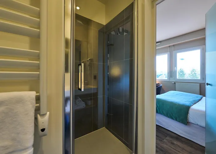 فندق Le Corbusson Laval Ouest