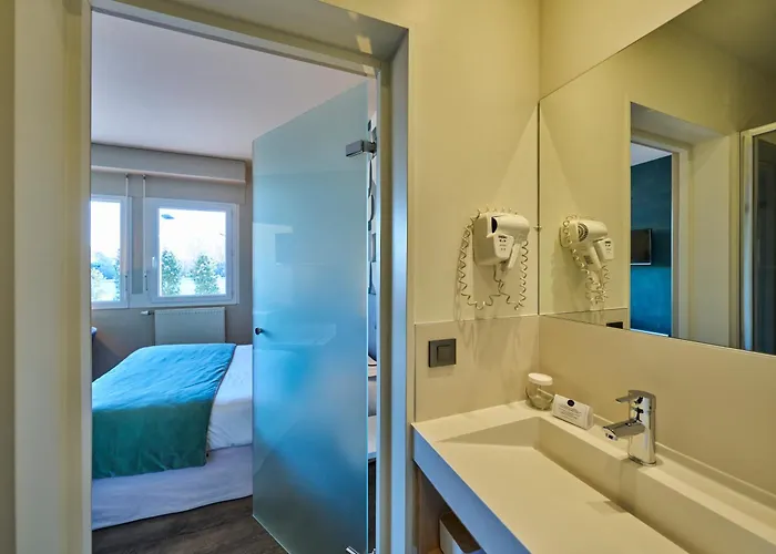 Le Corbusson Laval Ouest Hotel