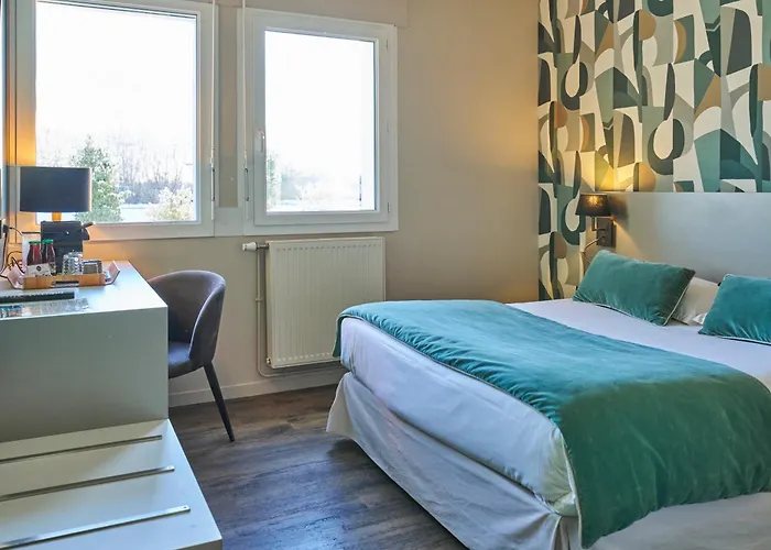 Le Corbusson Laval Ouest 3*