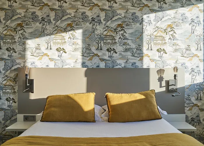 Le Corbusson Laval Ouest Hotel