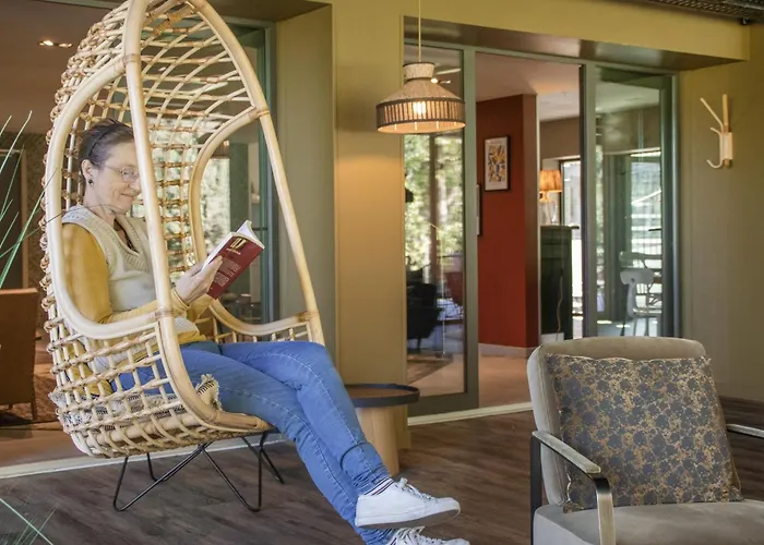 Hotel Le Corbusson Laval Ouest 3*