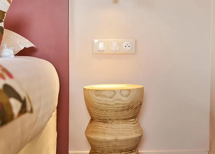 Le Corbusson Laval Ouest 3*