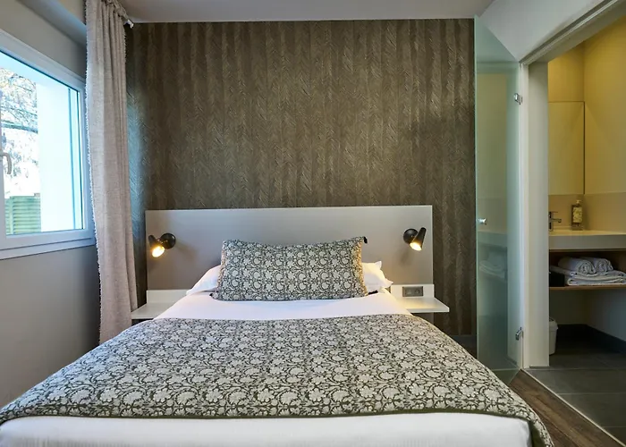 Le Corbusson Laval Ouest Hotel