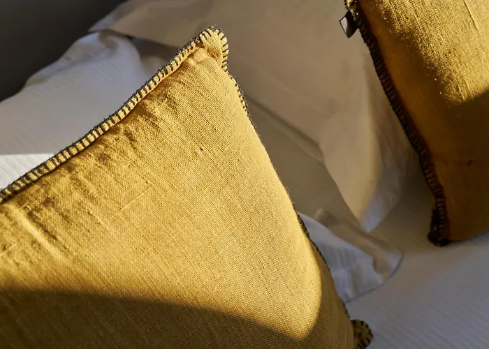 Le Corbusson Laval Ouest Hotel 3*