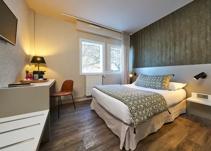 Le Corbusson Laval Ouest Hotel