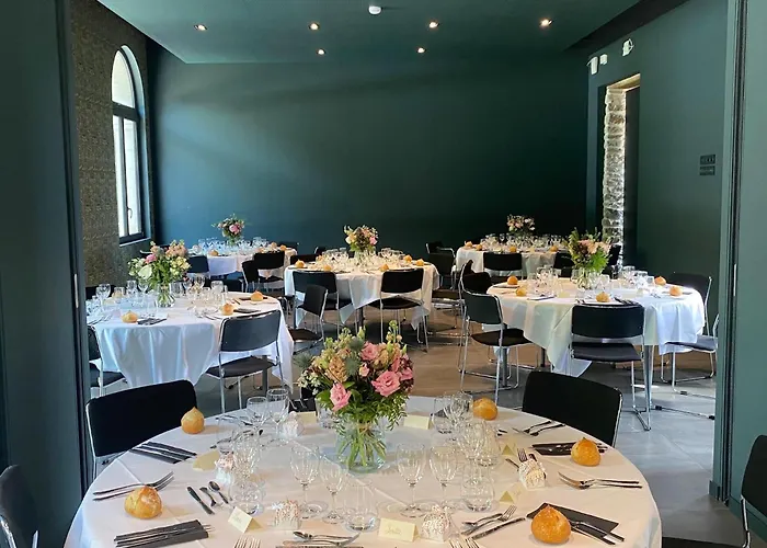 فندق Le Corbusson Laval Ouest