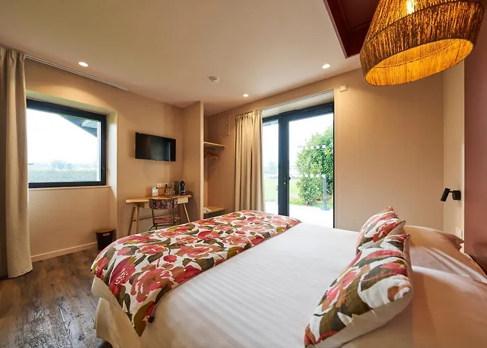 Le Corbusson Laval Ouest Hotel 3*